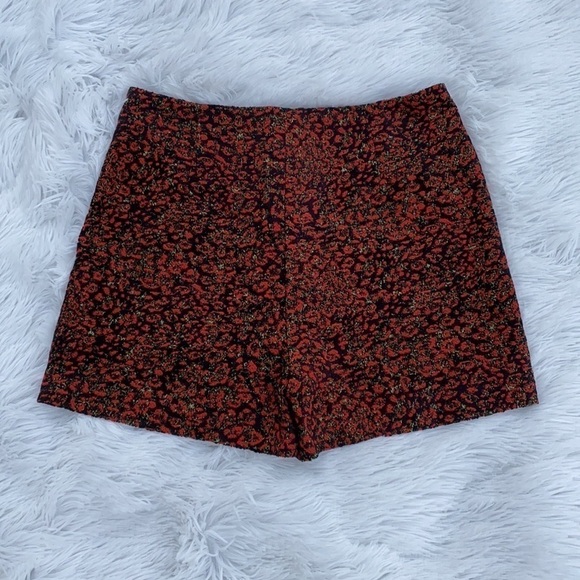 ZARA basics red and black floral shorts with zipper front - Picture 7 of 8